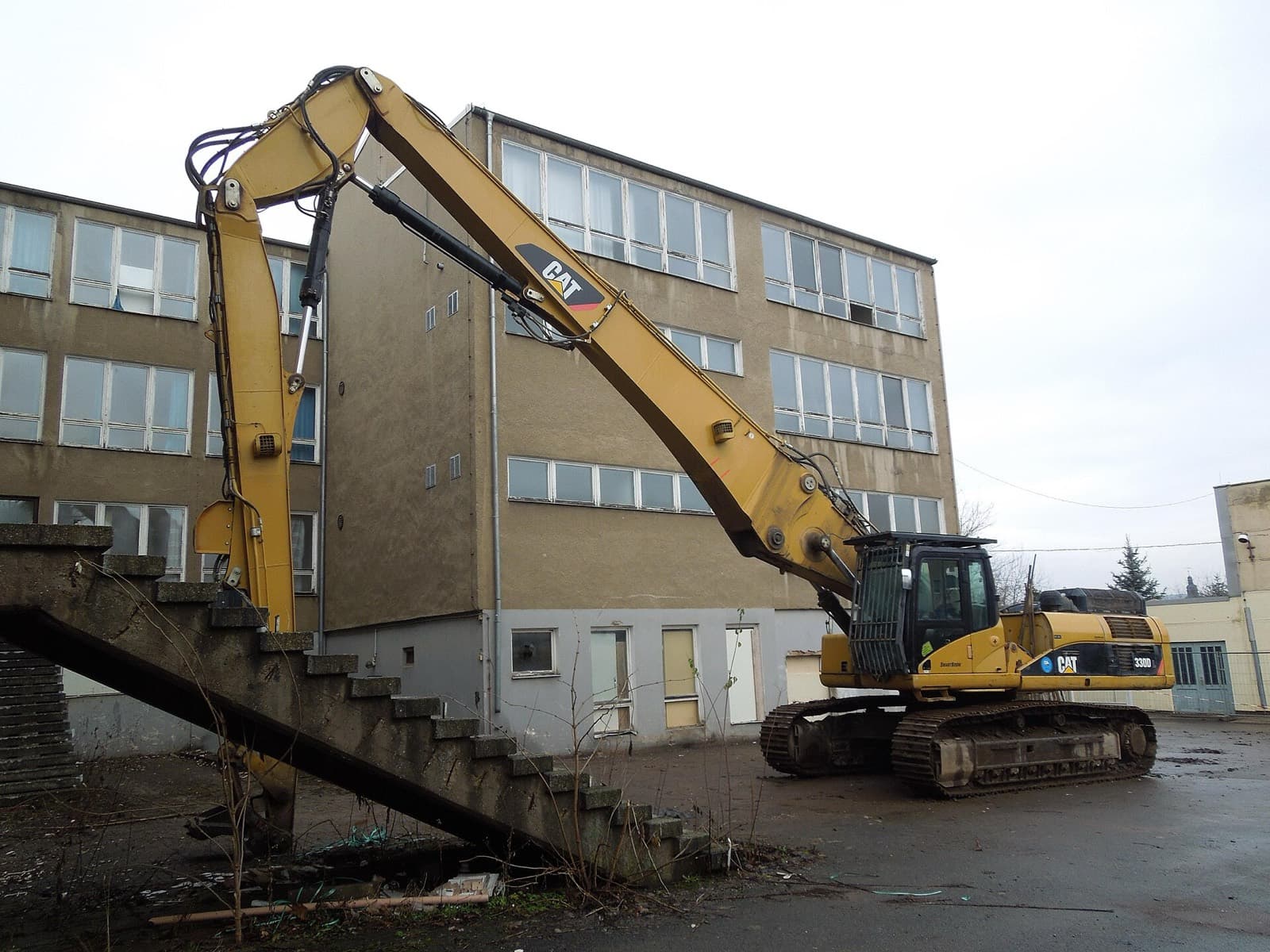 Caterpillar 330D em operação