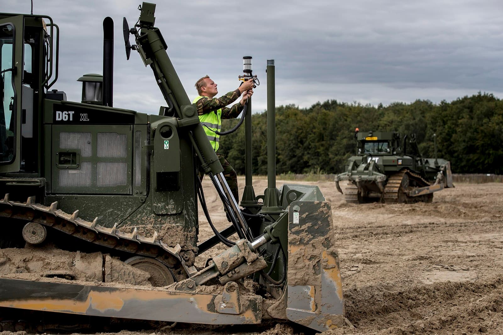 Caterpillar D6T em operação